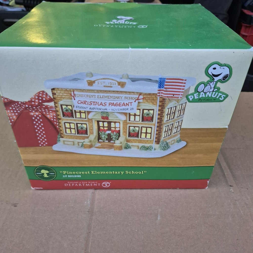 Dept 56 - PINECREST ELEMENTARY SCHOOL - Peanuts Holiday Village - # 799079